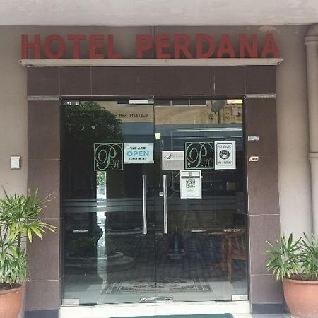 Oyo 90411 Perdana Hotel Λαμπουάν Εξωτερικό φωτογραφία