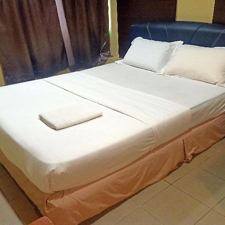 Oyo 90411 Perdana Hotel Λαμπουάν Εξωτερικό φωτογραφία