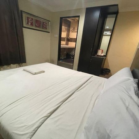 Oyo 90411 Perdana Hotel Λαμπουάν Εξωτερικό φωτογραφία