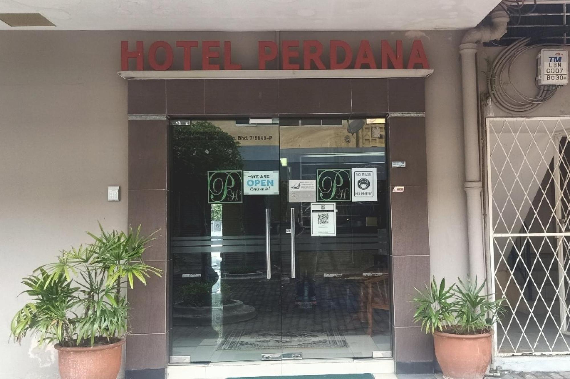 Oyo 90411 Perdana Hotel Λαμπουάν Εξωτερικό φωτογραφία