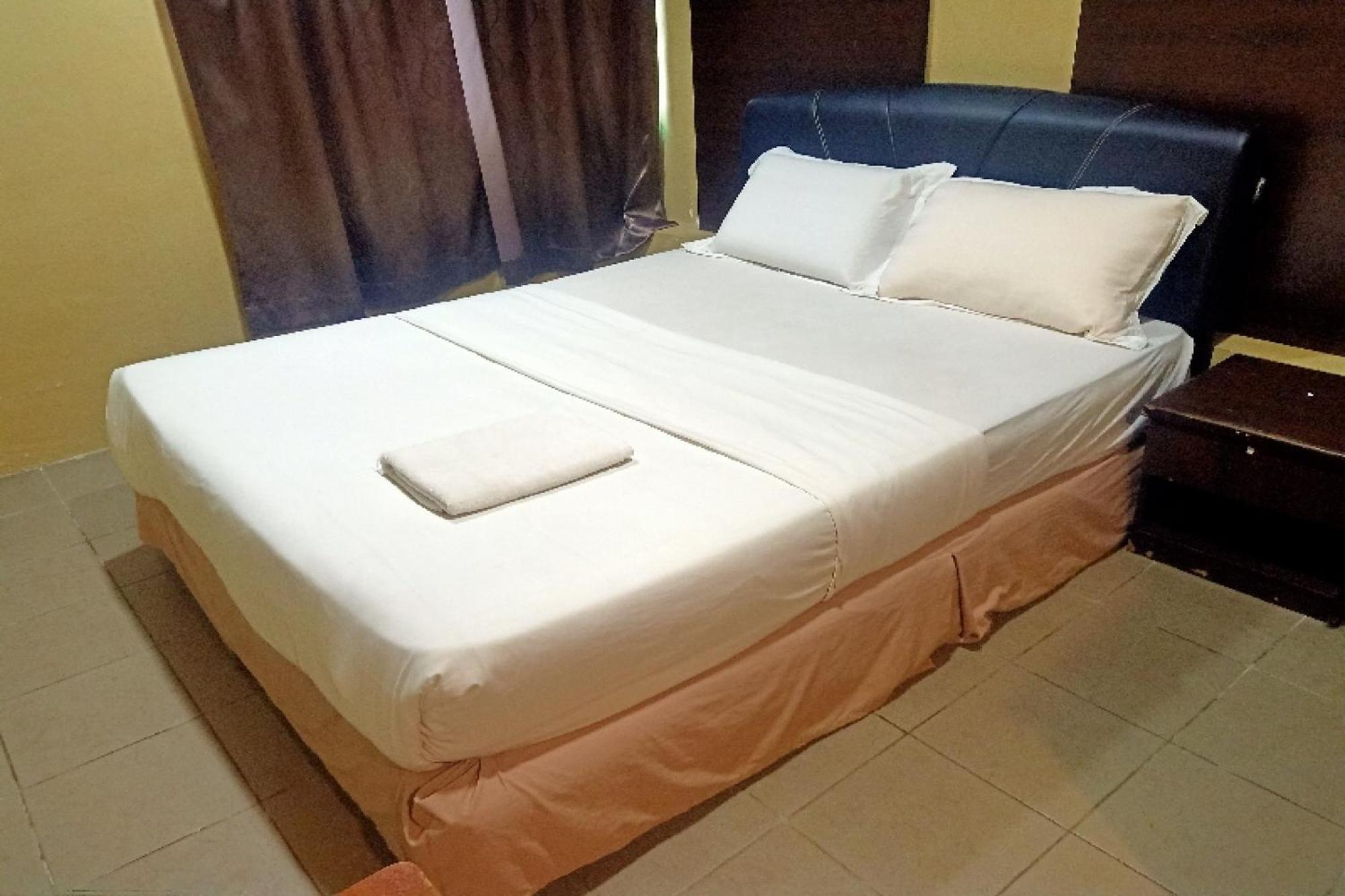 Oyo 90411 Perdana Hotel Λαμπουάν Εξωτερικό φωτογραφία