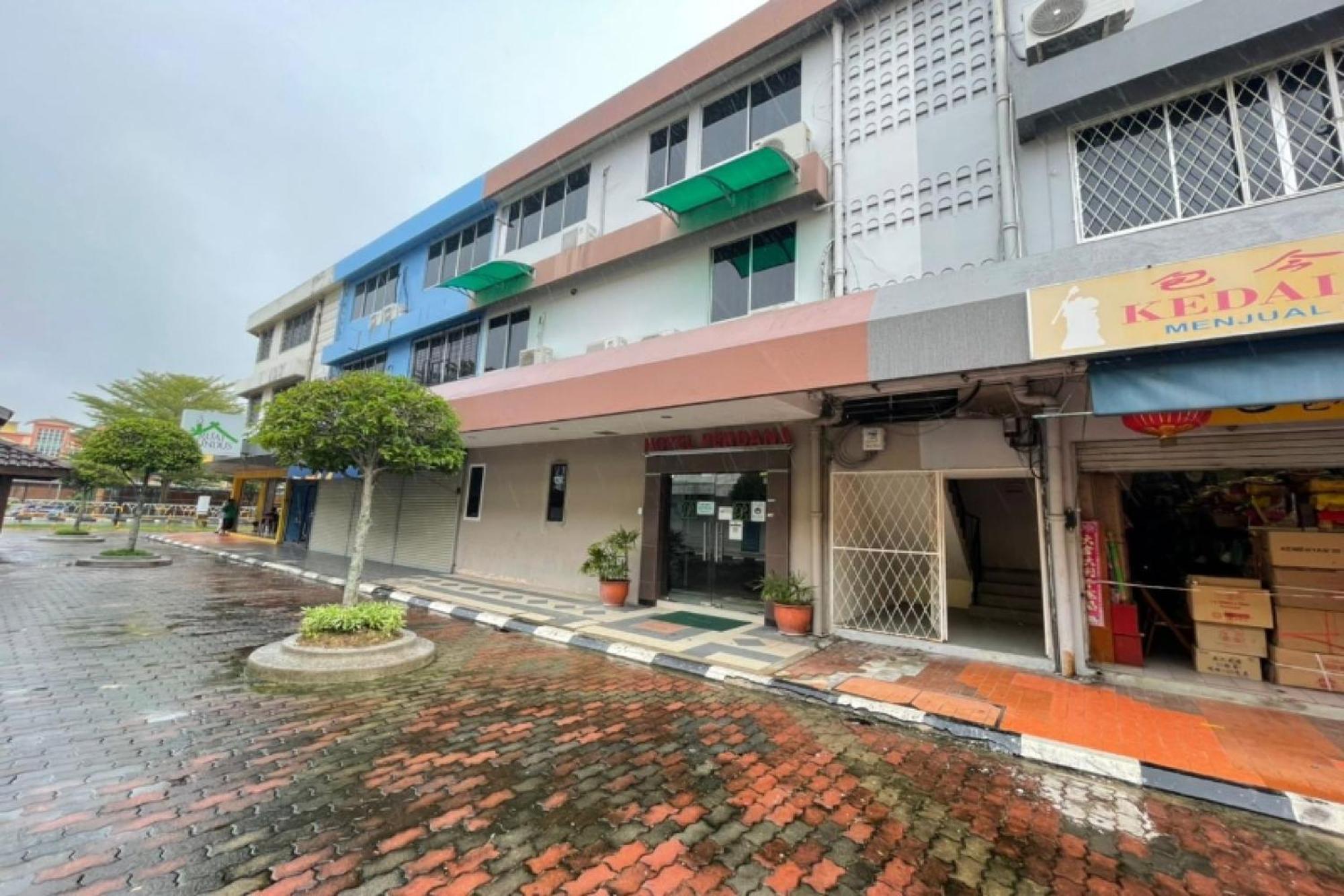 Oyo 90411 Perdana Hotel Λαμπουάν Εξωτερικό φωτογραφία