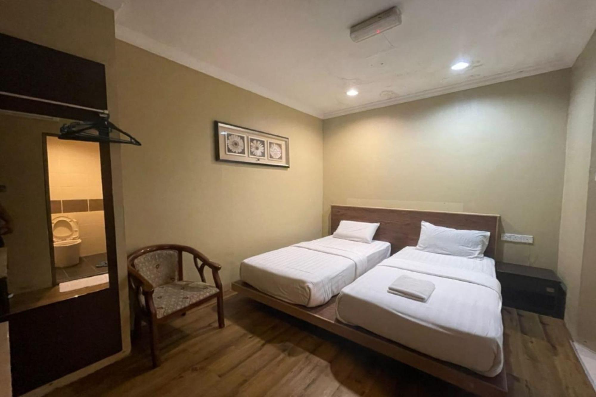 Oyo 90411 Perdana Hotel Λαμπουάν Εξωτερικό φωτογραφία
