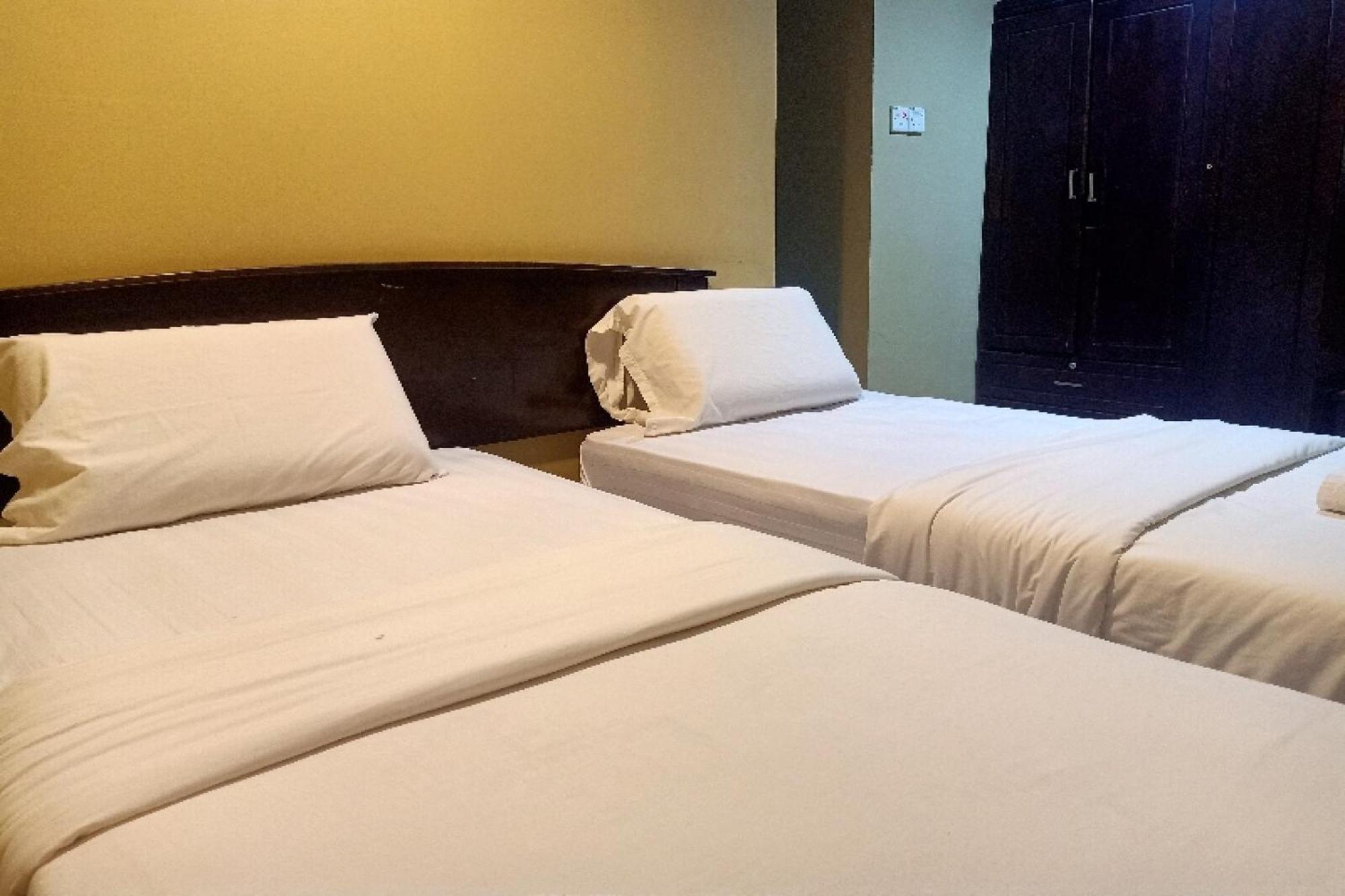 Oyo 90411 Perdana Hotel Λαμπουάν Εξωτερικό φωτογραφία