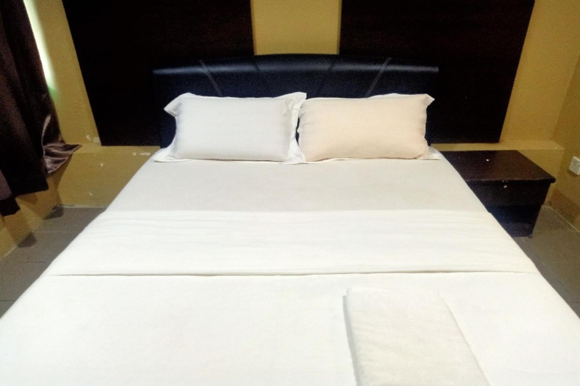 Oyo 90411 Perdana Hotel Λαμπουάν Εξωτερικό φωτογραφία