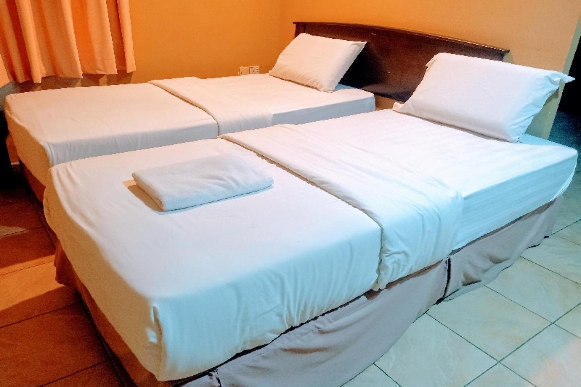Oyo 90411 Perdana Hotel Λαμπουάν Εξωτερικό φωτογραφία
